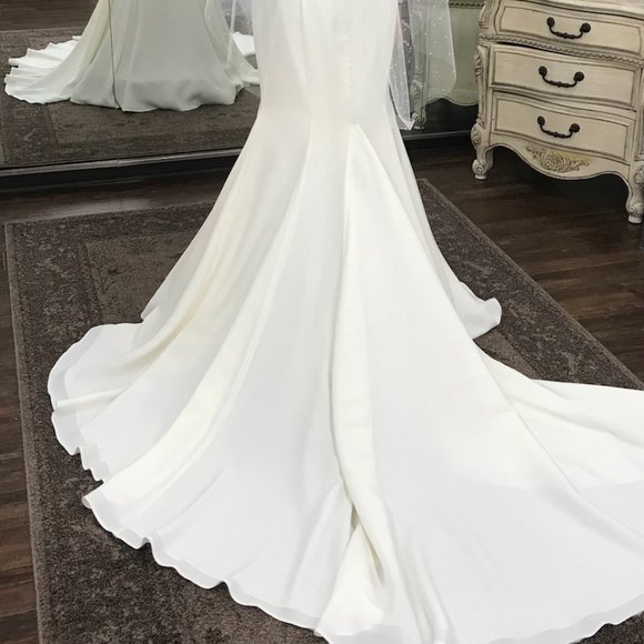 New Ivory Off-The-Shoulder Mermaid Wedding Gown - Size 8-10 - Picture 3 of 3